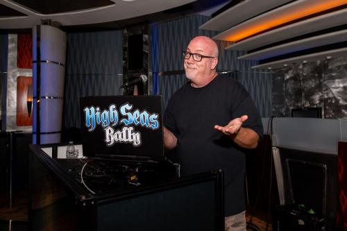 Retro DJ Travis Bell